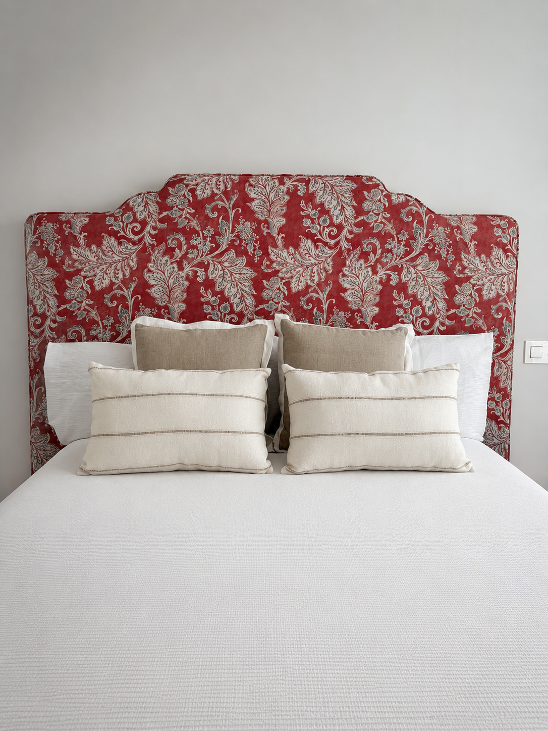 Cabecero Camelia — Floral clásico en coral empolvado