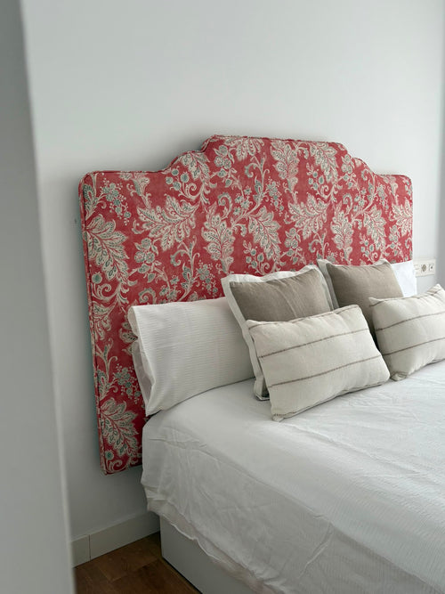 Cabecero Camelia — Floral clásico en coral empolvado