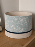 pantalla lampara azul y blanca